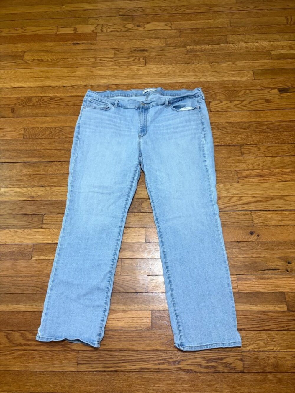 Levi’s Womens Classic Straight Jeans Plus Size 24W Blue Light Wash Stretch Denim